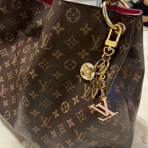 Gold metal Louis Vuitton LV  Bag Charm & Key Holder - Picture 12 of 13